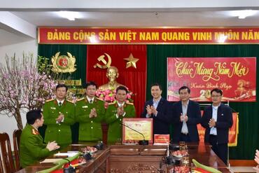 <a href="/tin-tuc-su-kien/tin-hoat-dong" title="Tin hoạt động" rel="dofollow">Tin hoạt động</a>