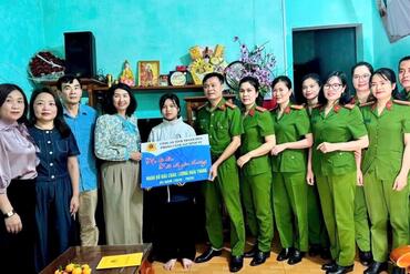 <a href="/tin-tuc-su-kien/tin-hoat-dong" title="Tin hoạt động" rel="dofollow">Tin hoạt động</a>