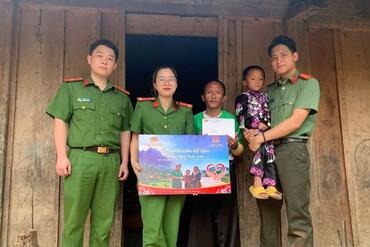 <a href="/tin-tuc-su-kien/tin-hoat-dong" title="Tin hoạt động" rel="dofollow">Tin hoạt động</a>