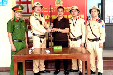 <a href="/tin-tuc-su-kien/huong-ve-co-so2" title="Phong trào toàn dân bảo vệ ANTQ" rel="dofollow">Phong trào toàn dân bảo vệ ANTQ</a>
