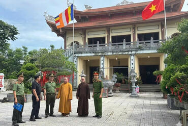 <a href="/tin-tuc-su-kien/tin-hoat-dong" title="Tin hoạt động" rel="dofollow">Tin hoạt động</a>