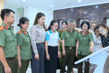 <a href="/tin-tuc-su-kien/tin-hoat-dong" title="Tin hoạt động" rel="dofollow">Tin hoạt động</a>
