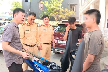 <a href="/tin-tuc-su-kien/tin-hoat-dong" title="Tin hoạt động" rel="dofollow">Tin hoạt động</a>