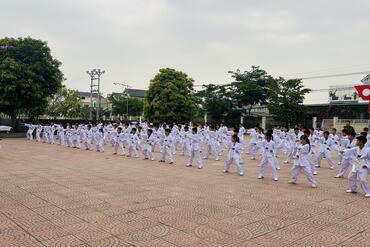 <a href="/tin-tuc-su-kien/tin-hoat-dong" title="Tin hoạt động" rel="dofollow">Tin hoạt động</a>