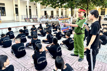 <a href="/tin-tuc-su-kien/huong-ve-co-so2" title="Phong trào toàn dân bảo vệ ANTQ" rel="dofollow">Phong trào toàn dân bảo vệ ANTQ</a>