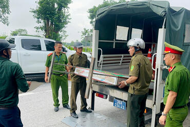 <a href="/tin-tuc-su-kien/tin-hoat-dong" title="Tin hoạt động" rel="dofollow">Tin hoạt động</a>