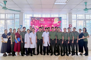 <a href="/tin-tuc-su-kien/tin-hoat-dong" title="Tin hoạt động" rel="dofollow">Tin hoạt động</a>