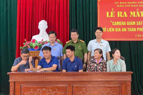 Ra mắt mô hình “Camera giám sát ANTT” và “Tổ liên gia an toàn PCCC” ở xã Cẩm Giang, huyện Cẩm Thuỷ