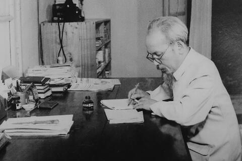 Hồ Chí Minh với việc lựa chọn con đường phát triển của dân tộc Việt Nam qua tác phẩm “Thường thức chính trị”