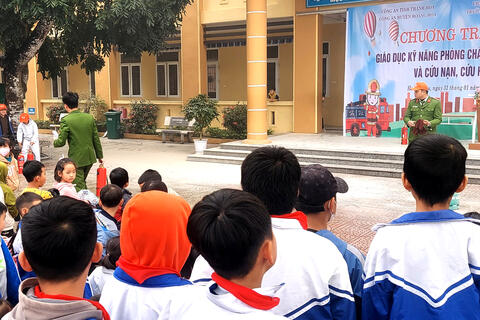 Tuyên truyền kỹ năng PCCC và CNCH tại Trường Tiểu học Hoằng Lưu, huyện Hoằng Hoá