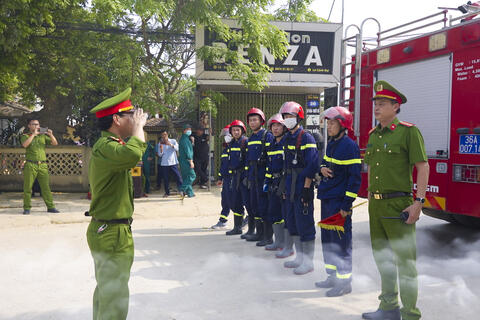Hăng say tập luyện cho Hội thi “Tổ liên gia an toàn phòng cháy chữa cháy” tỉnh Thanh Hóa năm 2024
