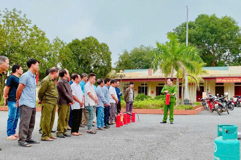 Công an xã Thọ Phú tuyên truyền, trải nghiệm, thực hành phòng cháy,chữa cháy cho các tổ an ninh trật tự ở cơ sở