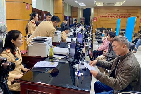 Tiếp nhận gần 1 nghìn hồ sơ đề nghị cấp giấy phép lái xe trực tuyến
