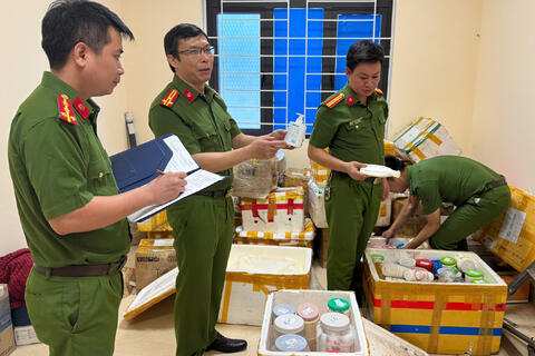 Thanh Hóa: Triệt phá cơ sở sản xuất, buôn bán số lượng lớn mỹ phẩm giả