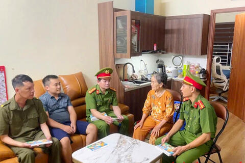 Kỷ niệm 80 năm Ngày truyền thống Công an Nhân dân Việt Nam (19/8/1945 - 19/8/2025) và 20 năm Ngày hội toàn dân bảo vệ an ninh Tổ quốc (19/8/2005 - 19/8/2025): Để những vùng quê bình yên