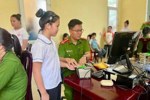 Xuyên tối làm căn cước cho trẻ em
