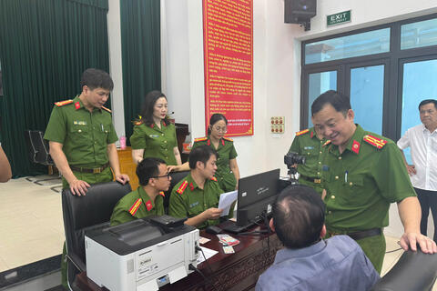 Công an Thanh Hóa: Đồng loạt triển khai cấp đổi Thẻ đảng viên trên nền tảng dữ liệu dân cư