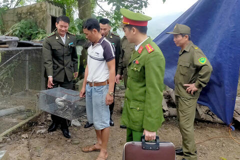 Công an xã Yên Thọ vận động người dân giao nộp động vật hoang dã quý hiếm