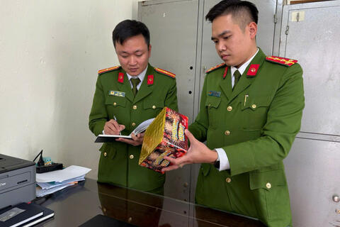 Công an phường Đông Tiến xác minh làm rõ 2 vụ sử dụng pháo hoa nổ trái phép