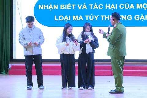 Tuyên truyền pháp luật và ký cam kết bảo đảm an ninh, trật tự cho học sinh, sinh viên Trường Đại học Hồng Đức