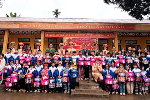 Phòng Cảnh sát giao thông tổ chức chuỗi hoạt động an sinh xã hội nhân dịp kỷ niệm 80 năm Ngày truyền thống