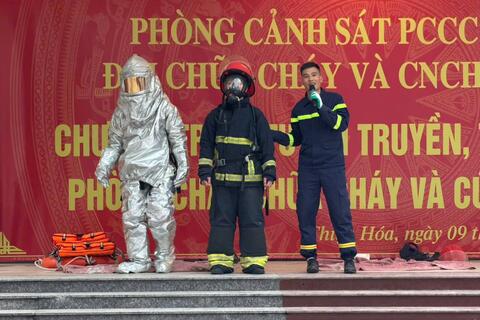 Tuyên truyền, trải nghiệm PCCC và CNCH cho 1.800 cán bộ, giáo viên, học sinh Trường THPT Thiệu Hóa