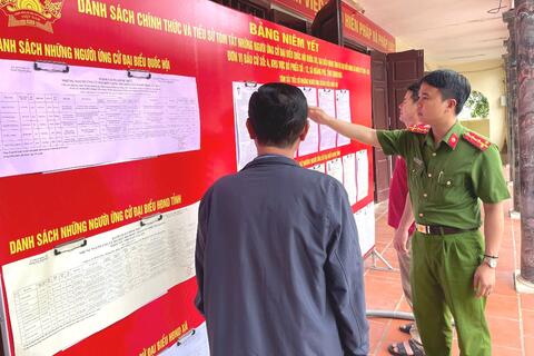 Công an xã Hoằng Phú chủ động triển khai công tác bảo đảm an ninh, trật tự tại các điểm bầu cử