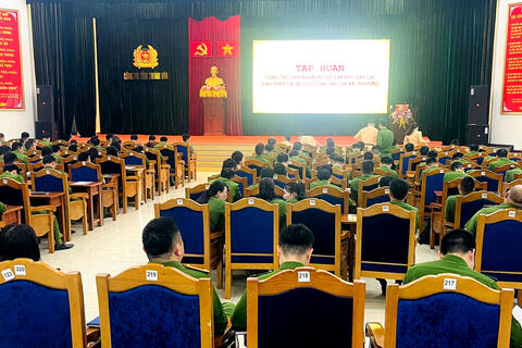 Tập huấn công tác cấp, cấp đổi giấy phép lái xe cho Công an các xã, phường mới được phân cấp