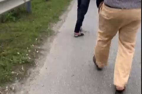 Cảnh sát giao thông kịp thời đưa nạn nhân bị nạn trên đường đi cấp cứu