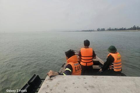 Tìm thấy thi thể nạn nhân đầu tiên trong vụ hai học sinh nghi đuối nước tại biển Hải Bình