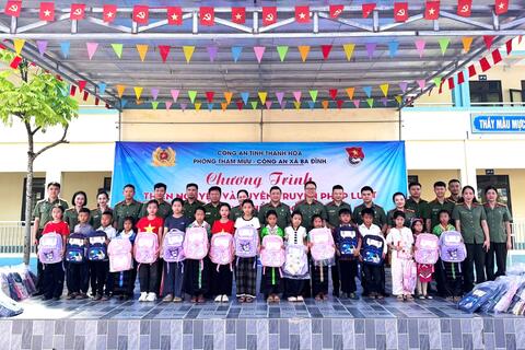 Phòng Tham mưu Công an tỉnh lan tỏa tinh thần “Ba nhất” nơi vùng cao biên giới