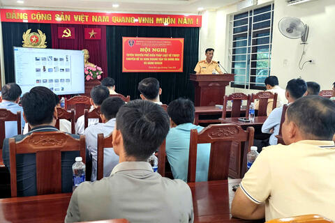 Tuyên truyền, ký cam kết nâng cao trách nhiệm chấp hành pháp luật về trật tự, an toàn giao thông đối với doanh nghiệp vận tải