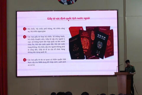 Công an xã Nông Cống đóng vai trò nòng cốt trong hoạt động của mô hình Quản lý người nước ngoài