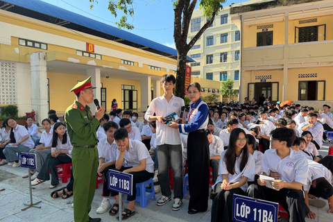 Công an phường Đông Sơn trang bị kiến thức, kỹ năng an toàn cho học sinh