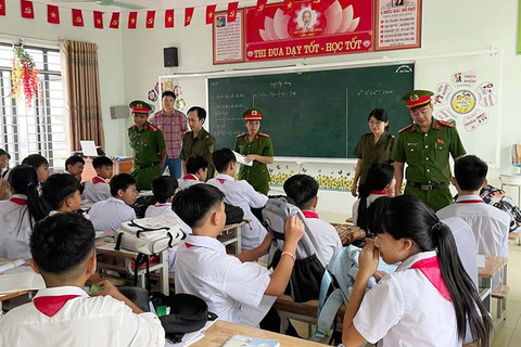 Công an xã Hoằng Sơn tăng cường kiểm tra, phòng ngừa vi phạm pháp luật trong học đường