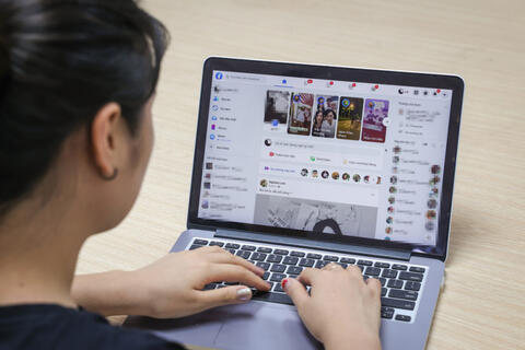 Phòng ngừa, đấu tranh với biểu hiện "lệch chuẩn" trên không gian mạng