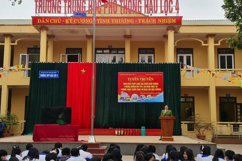 Công an huyện Hậu Lộc tổ chức tuyên truyền pháp luật tại trường Trung học phổ thông Hậu Lộc 4