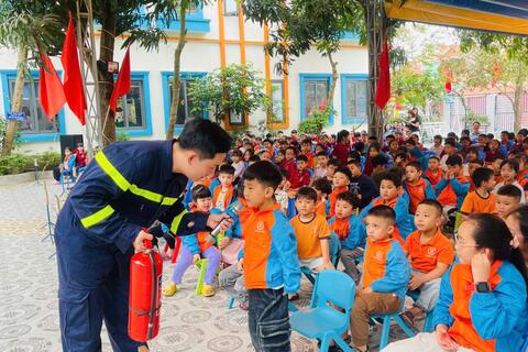 Tuyên truyền kỹ năng PCCC và CNCH cho học sinh Trường liên cấp Camellia