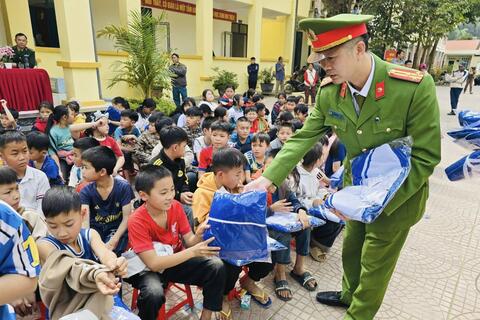 Lan tỏa yêu thương – Ấm áp nghĩa tình quân dân