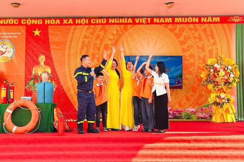 Tuyên truyền, hướng dẫn kỹ năng PCCC, CNCH và phòng, chống đuối nước cho 851 giáo viên, học sinh