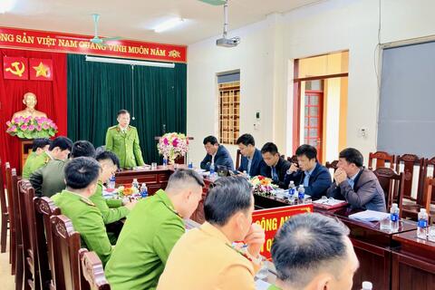 Đoàn công tác của Công an tỉnh Thanh Hóa làm việc với UBND huyện Quan Sơn