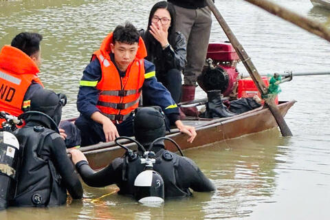 Tìm thấy thi thể nạn nhân đầu tiên trong vụ tai nạn đuối nước   khiến 2 học sinh mất tích tại huyện Thọ Xuân