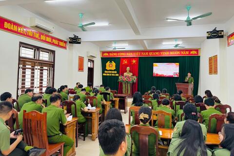 Tuyên truyền, thực hành chữa cháy cho cán bộ chiến sỹ Công an Thanh Hóa