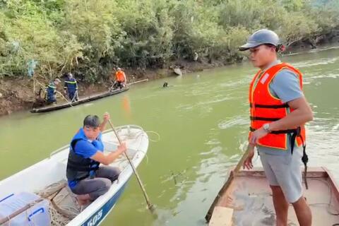 Nỗ lực tìm kiếm nạn nhân nghi bị đuối nước khi đi đánh cá