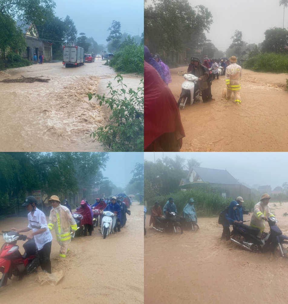 Lực lượng Cảnh sát giao thông hướng dẫn, hỗ trợ các em học sinh, người dân tham gia giao thông đi qua điểm ngập lụt trên tuyến đường 217B qua địa bàn huyện Thạch Thành