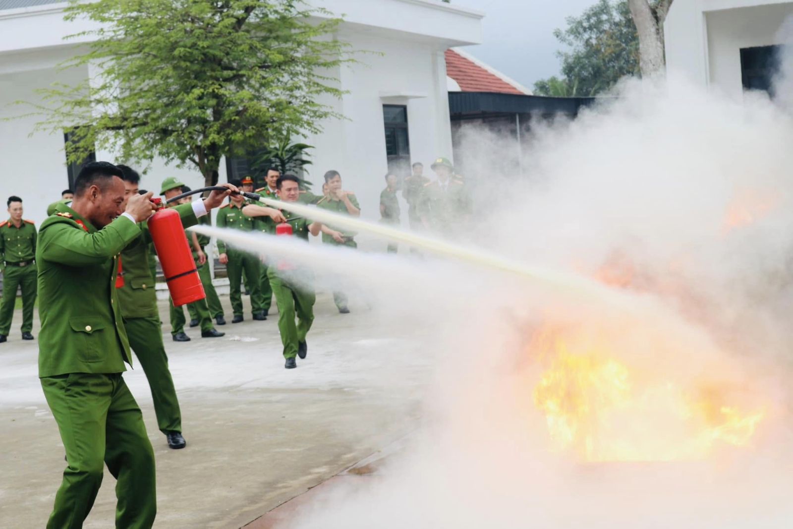 Tập huấn nghiệp vụ phòng cháy chữa cháy cho CBCS Trại giam Thanh Cẩm